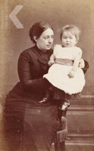 Geertruida Ketelaar met Christine Adriana Lucretia Catharina