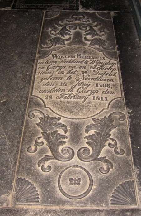 Het graf van Willem Beekhuis in de Petruskerk Garijp. (foto van pkngaryp.nl)