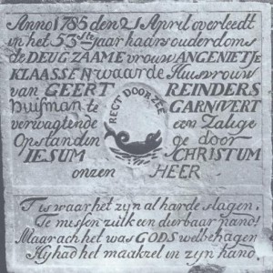 Grafzerk van Angenietje Klaassen, afkomstig van het kerkhof in Garnwerd (familie-archief Middelstum) Foto F. Lemstra